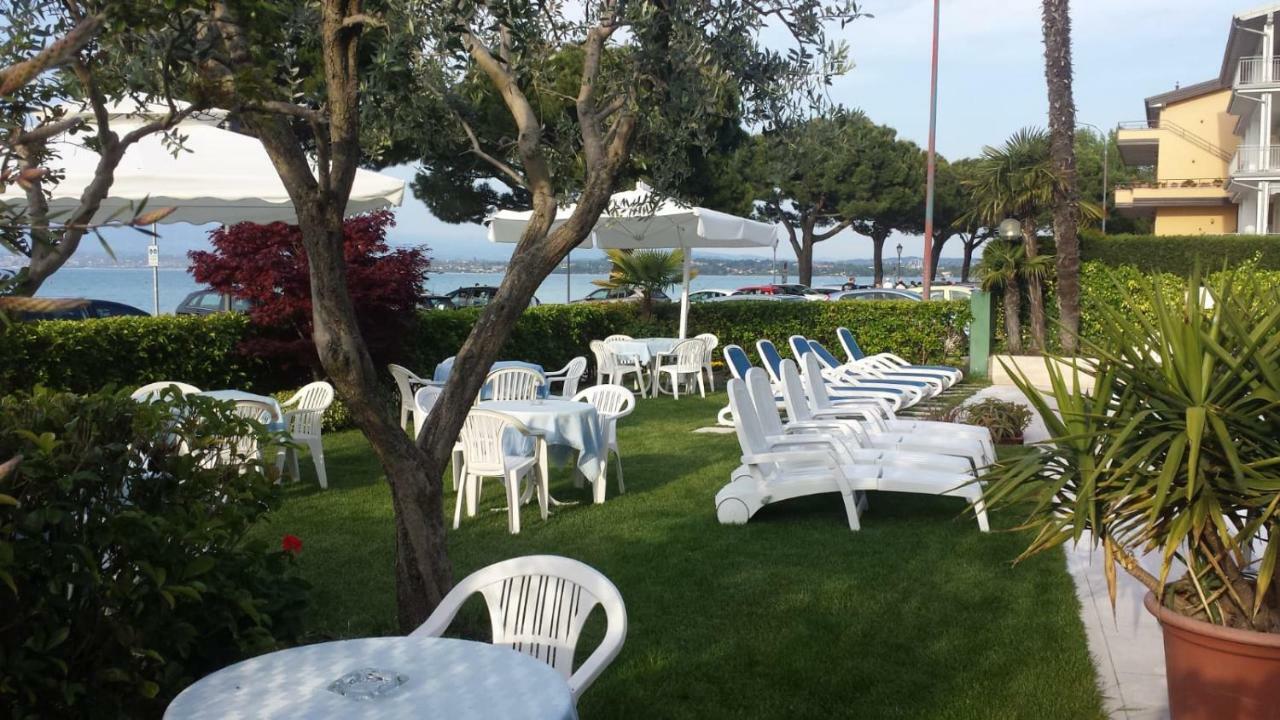 Hotel Cristallo Пескиера дел Гарда Екстериор снимка