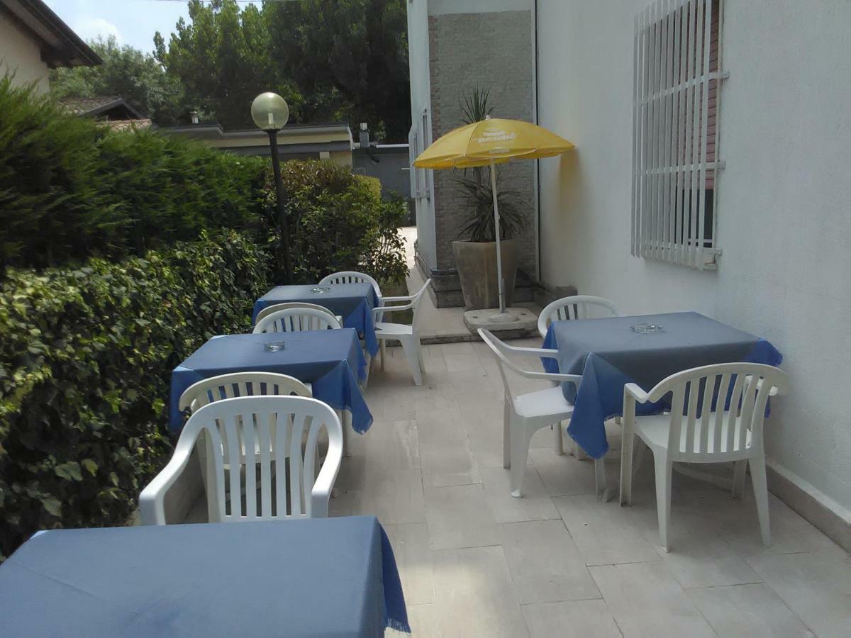 Hotel Cristallo Пескиера дел Гарда Екстериор снимка