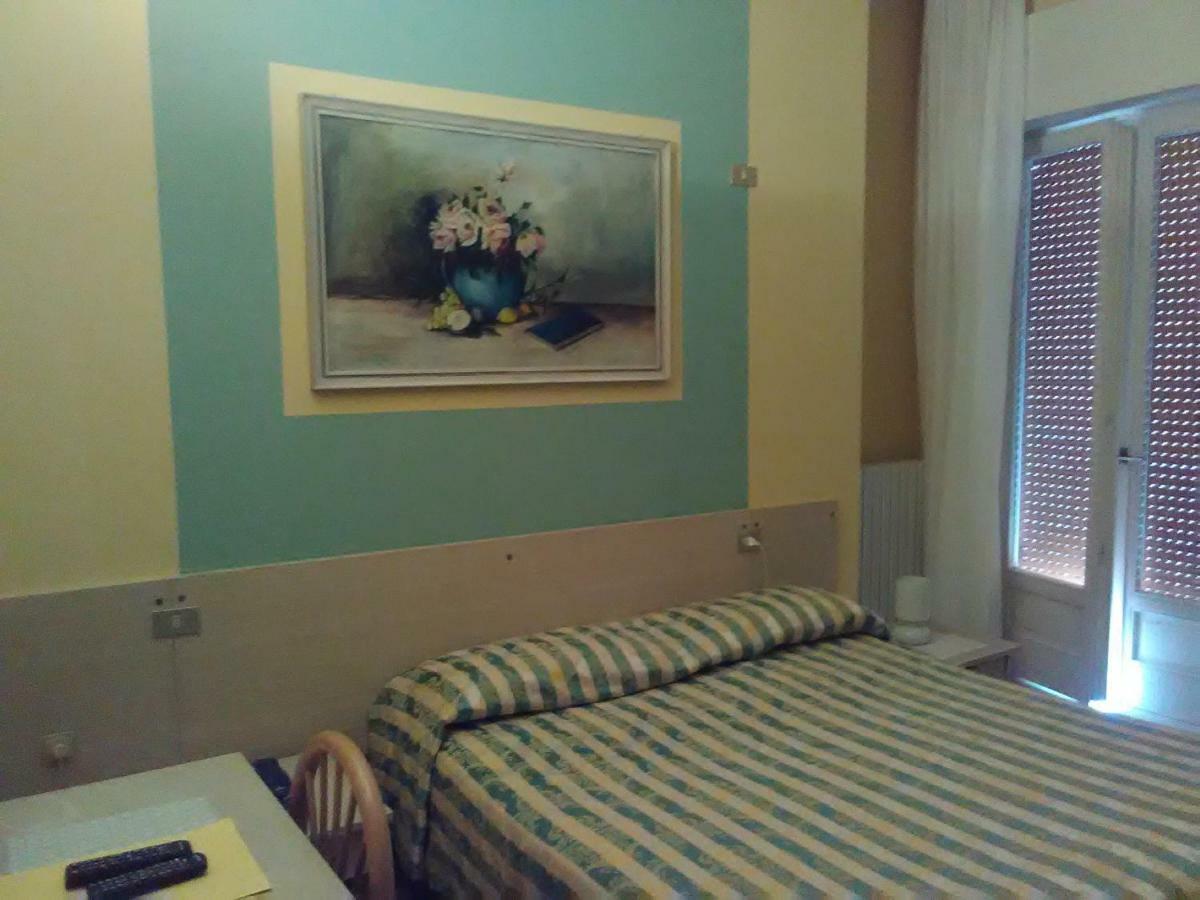 Hotel Cristallo Пескиера дел Гарда Екстериор снимка